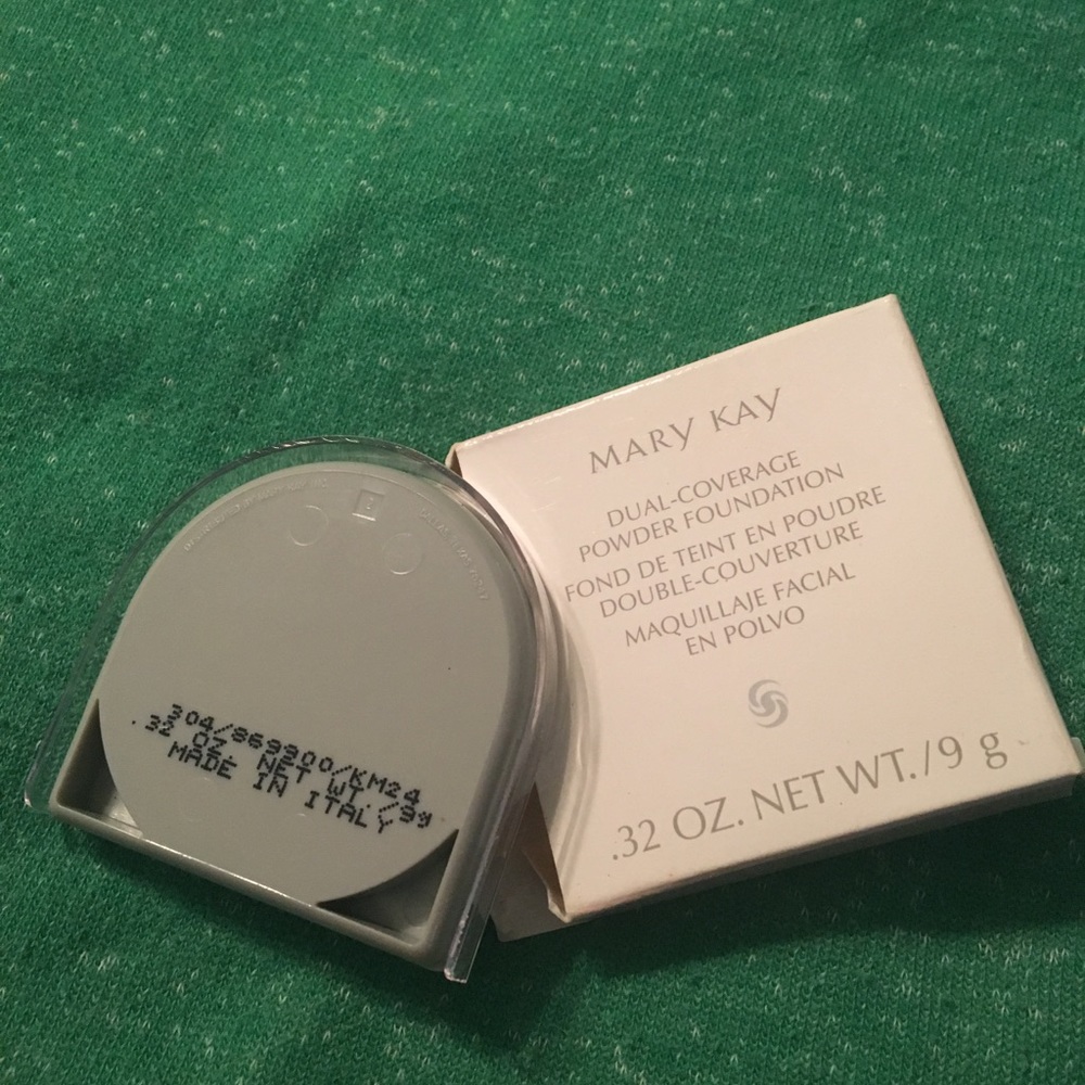 NEW Mary Kay Dual-Coverage Powder Foundation - Picture 2 of 3